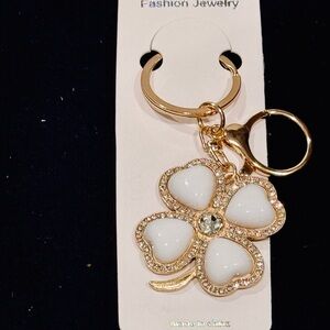 🍀 Lucky Four Leaf Clover Rhinestone Bag Charm / Keychain White